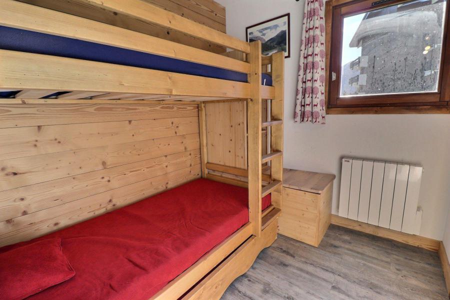 Skiverleih 3-Zimmer-Holzhütte für 6 Personen (012) - Résidence Erines - Méribel-Mottaret - Offener Schlafbereich