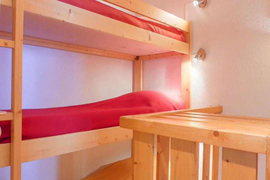 Rent in ski resort 3 room duplex apartment 6 people (019) - Résidence Gentianes - Méribel-Mottaret - Bunk beds