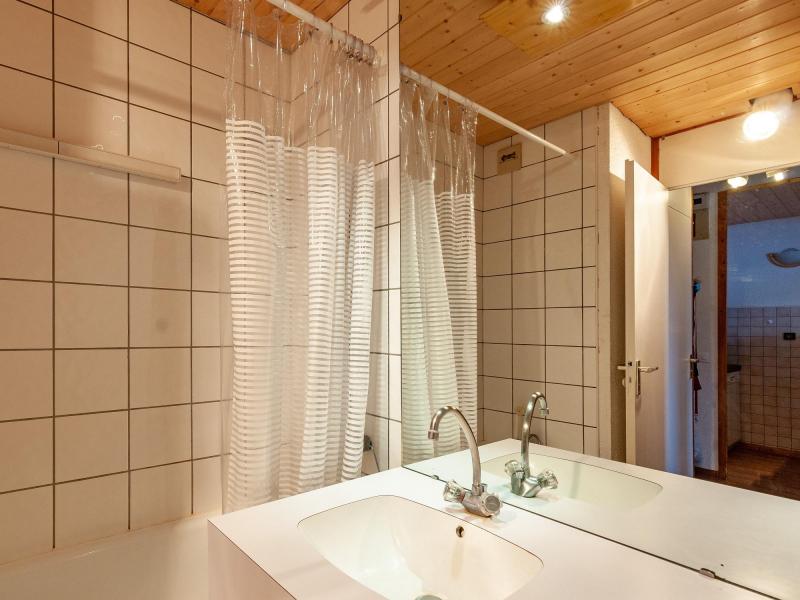 Rent in ski resort Studio 4 people (H03) - Résidence l'Arc en Ciel - Méribel-Mottaret - Shower room