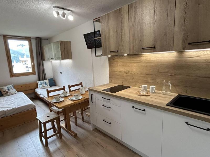 Rent in ski resort Studio 4 people (L10) - Résidence l'Arc en Ciel - Méribel-Mottaret - Kitchen