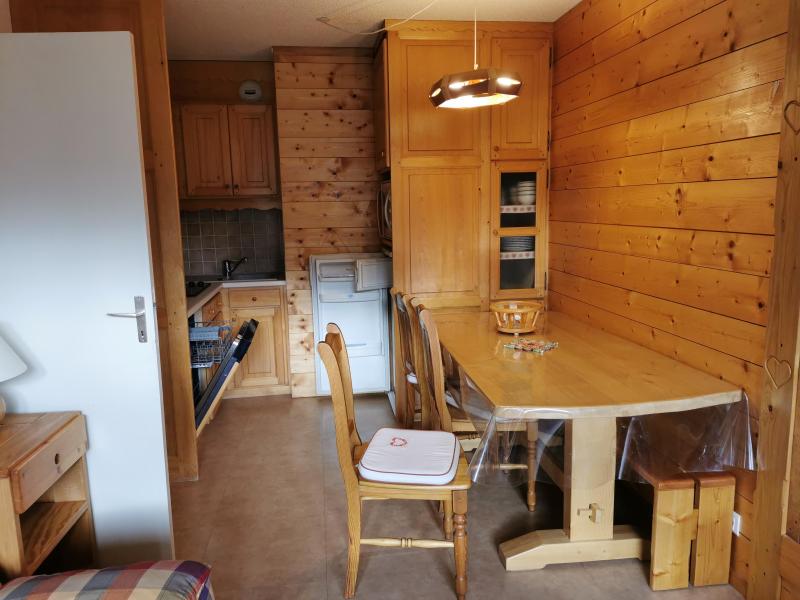 Rent in ski resort 2 room apartment 6 people (041) - Résidence la Vanoise - Méribel-Mottaret - Table