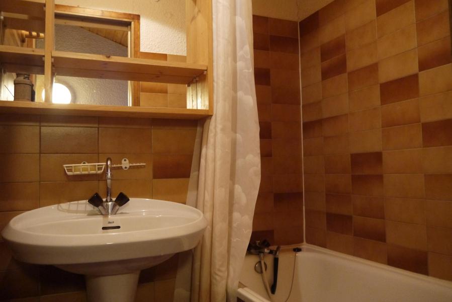 Rent in ski resort Studio mezzanine 4 people (F07) - Résidence le Lac Blanc - Méribel-Mottaret - Bath-tub