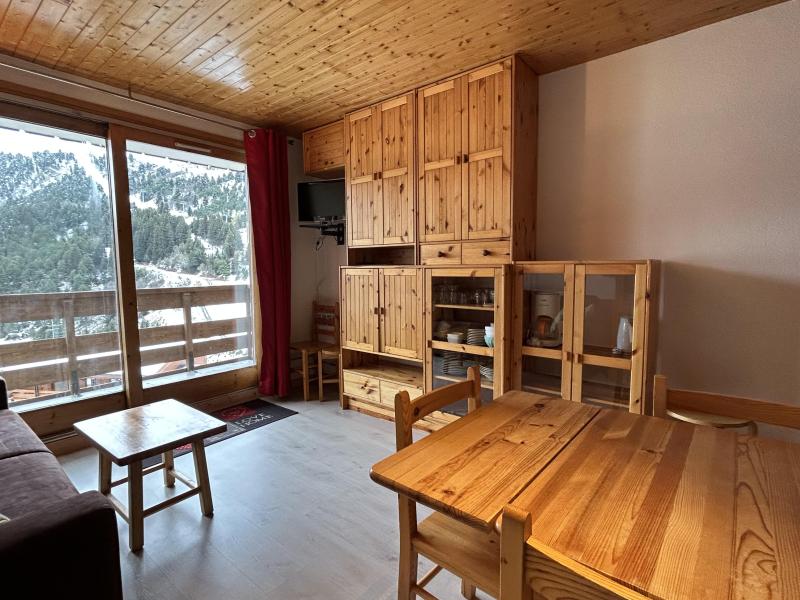 Rent in ski resort Studio cabin 4 people (004) - Résidence les Plattières - Méribel-Mottaret