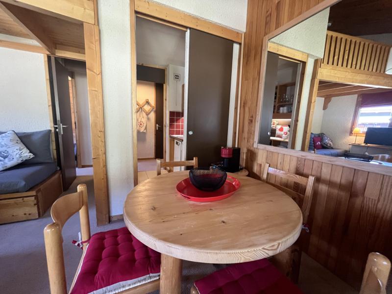 Rent in ski resort 2 room mezzanine apartment 5 people (010) - Résidence Nantchu - Méribel-Mottaret