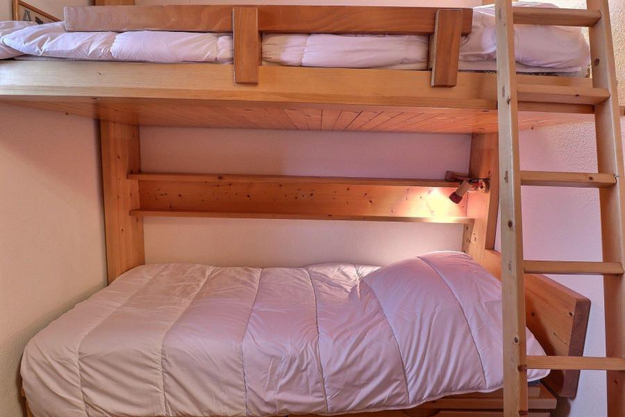 Skiverleih 2-Zimmer-Holzhütte für 4 Personen (005) - Résidence Plattières - Méribel-Mottaret - Schlafzimmer