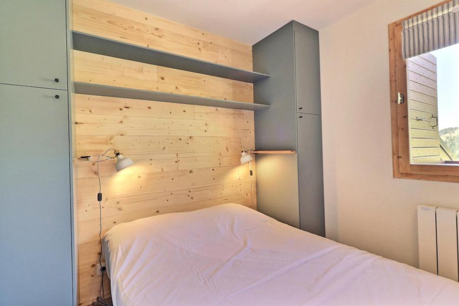 Rent in ski resort 5 room duplex apartment 8 people (039) - Résidence Plattières - Méribel-Mottaret - Double bed