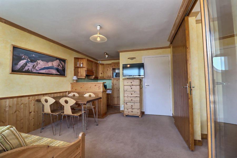 Rent in ski resort 2 room apartment 4 people (1114) - Résidence Plein Soleil - Méribel-Mottaret - Living room