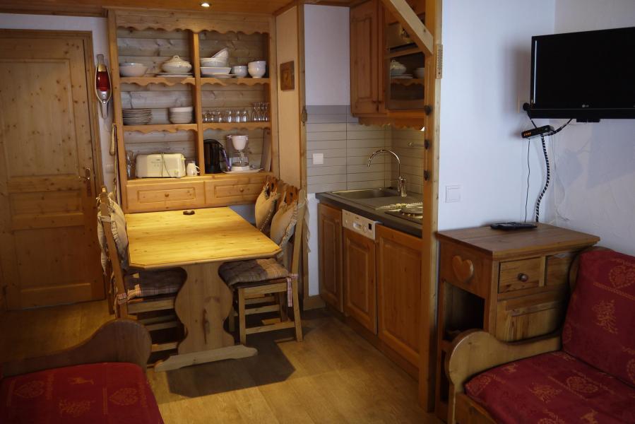 Rent in ski resort 2 room apartment cabin 6 people (1110) - Résidence Pralin - Méribel-Mottaret