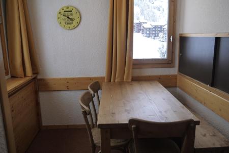 Ski verhuur Appartement 2 kamers 5 personen (069) - Résidence Arpasson - Méribel-Mottaret - Tafel