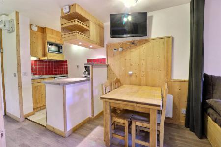 Rent in ski resort Divisible studio 4 people (E08) - Résidence Boulevard - Méribel-Mottaret - Living room