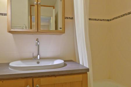 Rent in ski resort Divisible studio 4 people (E08) - Résidence Boulevard - Méribel-Mottaret - Shower room