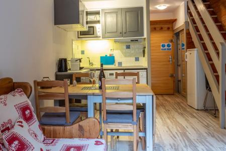 Ski verhuur Appartement duplex 3 kamers 6 personen (E01) - Résidence l'Alpinéa - Méribel-Mottaret - Woonkamer