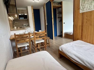 Ski verhuur Studio 4 personen (L10) - Résidence l'Arc en Ciel - Méribel-Mottaret - Woonkamer