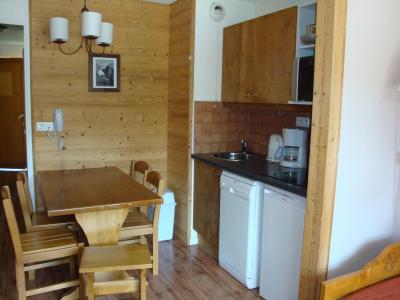 Rent in ski resort Studio sleeping corner 4 people (308) - Résidence le Plan du Lac - Méribel-Mottaret - Kitchenette