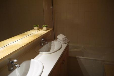 Location au ski Appartement 2 pièces 5 personnes (034) - Résidence les Provères - Méribel-Mottaret - Baignoire