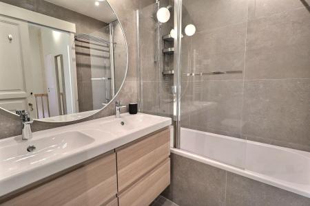 Rent in ski resort 5 room duplex apartment 8 people (039) - Résidence Plattières - Méribel-Mottaret - Bath-tub