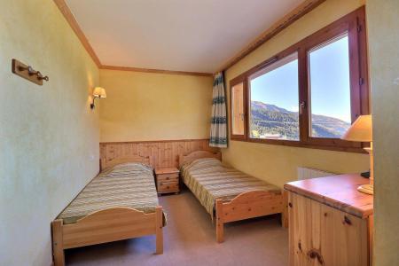 Rent in ski resort 2 room apartment 4 people (1114) - Résidence Plein Soleil - Méribel-Mottaret - Bedroom