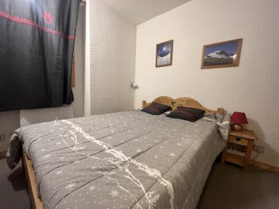 Skiverleih 3-Zimmer-Holzhütte für 6 Personen (008) - Résidence Sérac - Méribel-Mottaret - Schlafzimmer