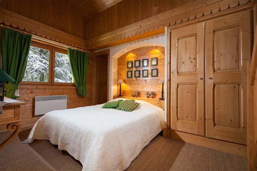 Rent in ski resort Chalet Altair - Méribel - Bedroom