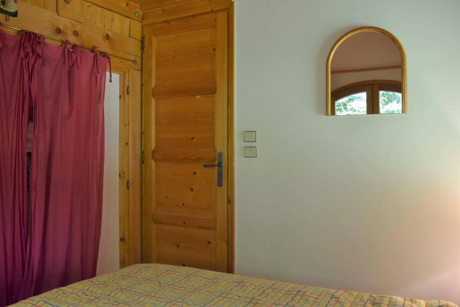 Rent in ski resort 3 room duplex chalet 6 people (MRB000-107) - Chalet Bonmartin - Méribel - Bedroom