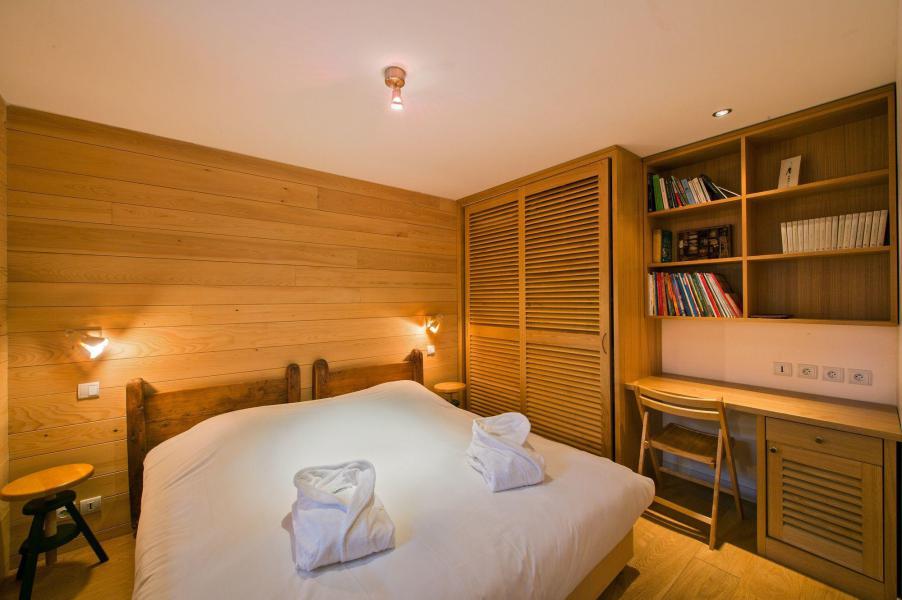 Rent in ski resort 7 room triplex chalet 12 people - Chalet Éric - Méribel - Bedroom