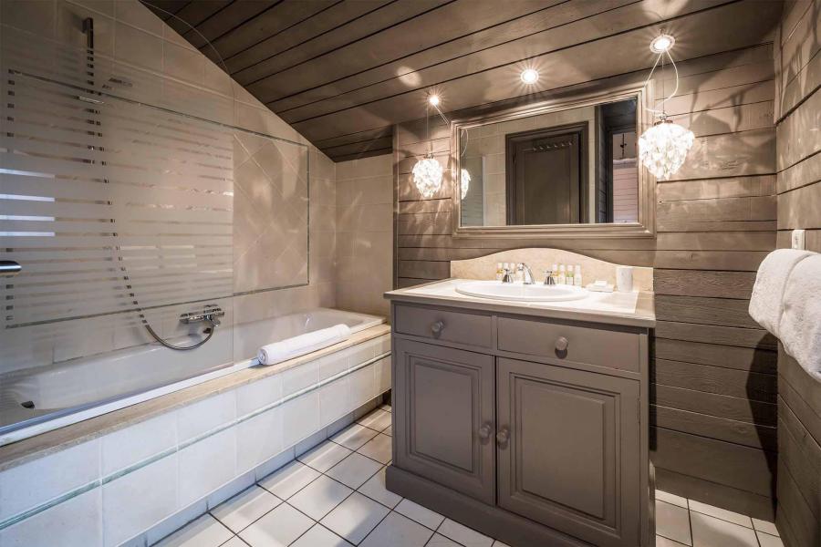 Rent in ski resort Chalet Etienne - Méribel - Bathroom