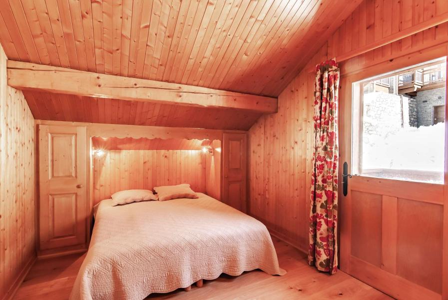 Rent in ski resort 10 room triplex chalet 12 people - Chalet le Grillon - Méribel - Bedroom