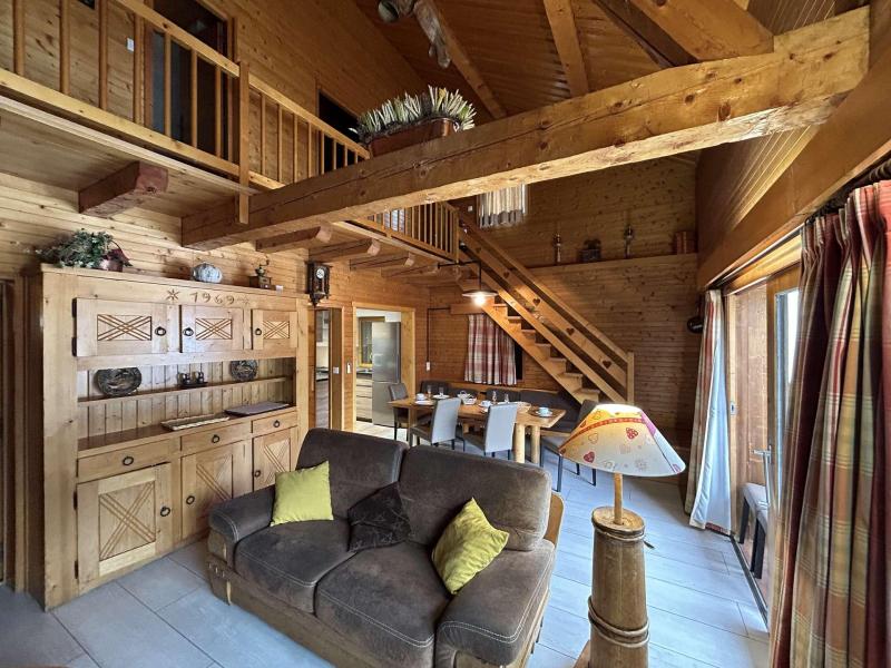 Rent in ski resort 10 room triplex chalet 12 people - Chalet le Grillon - Méribel