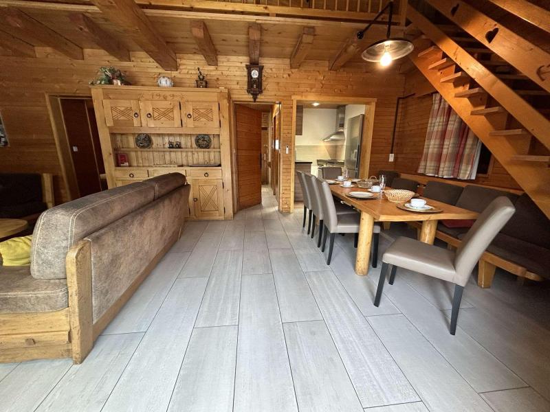 Rent in ski resort 10 room triplex chalet 12 people - Chalet le Grillon - Méribel