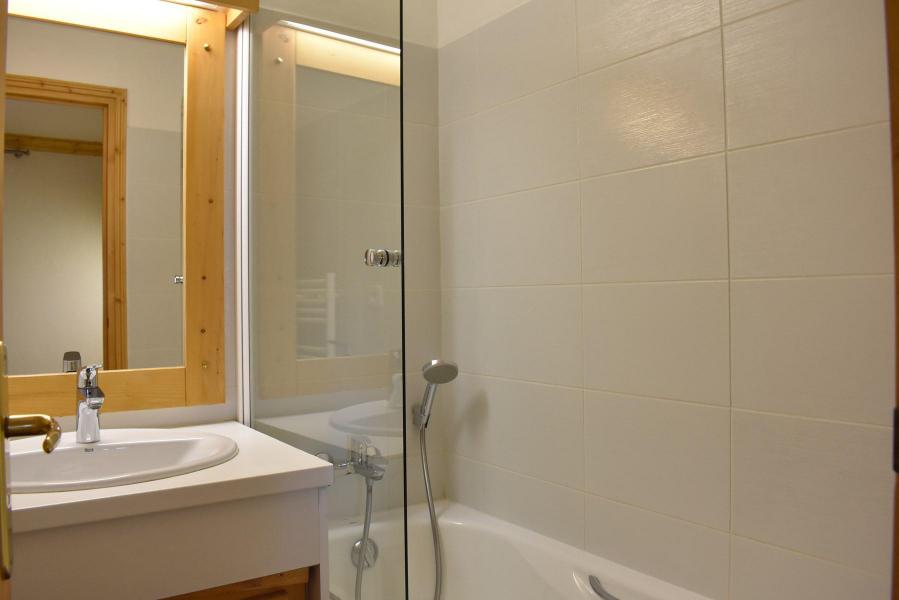 Rent in ski resort 5 room duplex apartment 11 people (16) - Résidence Aubépine - Méribel - Bathroom
