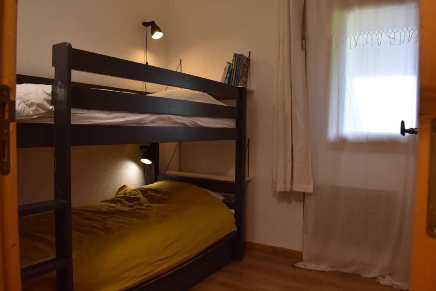 Rent in ski resort 3 room apartment 5 people (50) - Résidence Cristal - Méribel - Bunk beds
