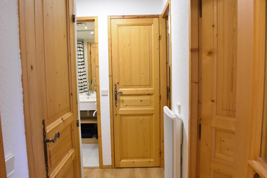 Rent in ski resort 3 room apartment 5 people (50) - Résidence Cristal - Méribel - Corridor