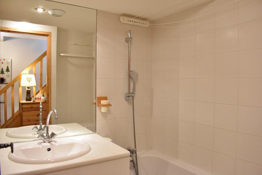 Location au ski Appartement duplex 3 pièces 6 personnes (51) - Résidence Cristal - Méribel - Salle de bain