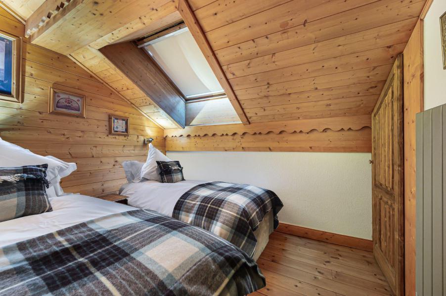 Rent in ski resort 4 room duplex apartment 5 people (C322) - Résidence des Fermes de Méribel Village C - Méribel - Bedroom under mansard