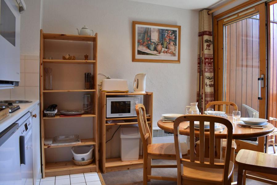 Skiverleih 3-Zimmer-Appartment für 6 Personen (11) - Résidence Hauts de Chantemouche - Méribel - Wohnzimmer