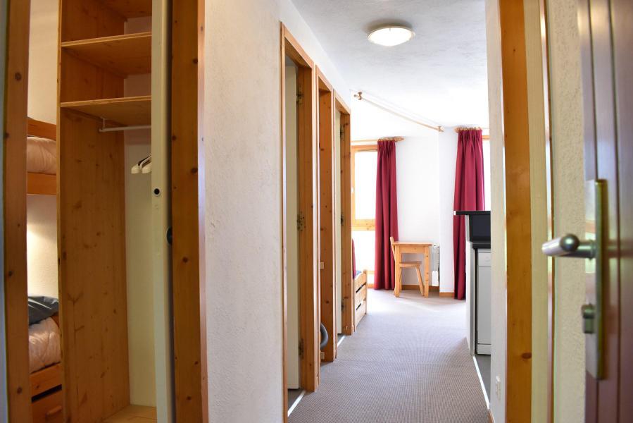 Location au ski Appartement 3 pièces 5 personnes (25) - Résidence Hauts de Chantemouche - Méribel - Couloir