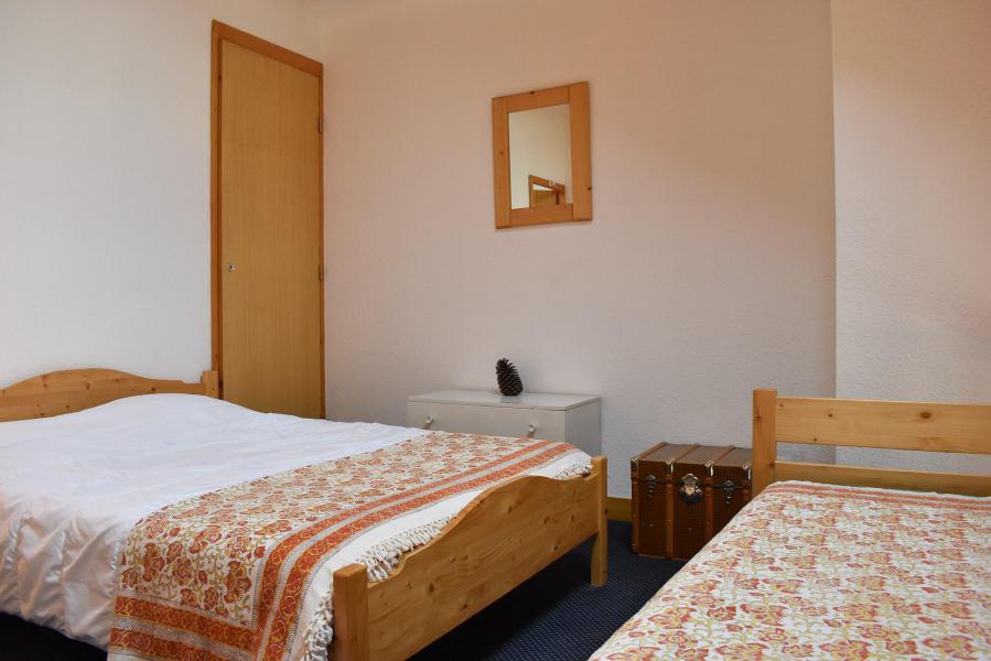 Rent in ski resort 3 room duplex apartment 7 people (20) - Résidence le Chasseforêt - Méribel - Bedroom