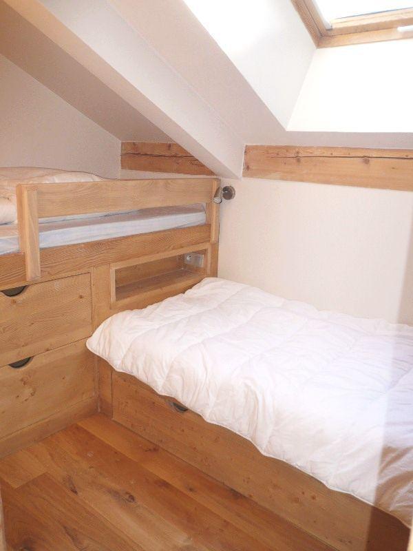 Rent in ski resort 4 room duplex apartment 8 people (10 R) - Résidence le Cristal - Méribel - Bedroom