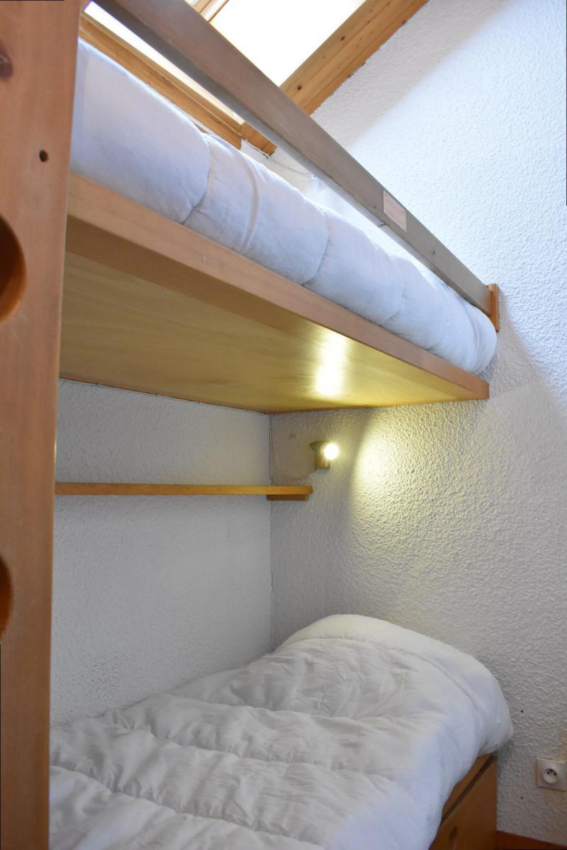 Rent in ski resort 3 room duplex apartment 6 people (031) - Résidence le Genèvrier - Méribel - Bunk beds
