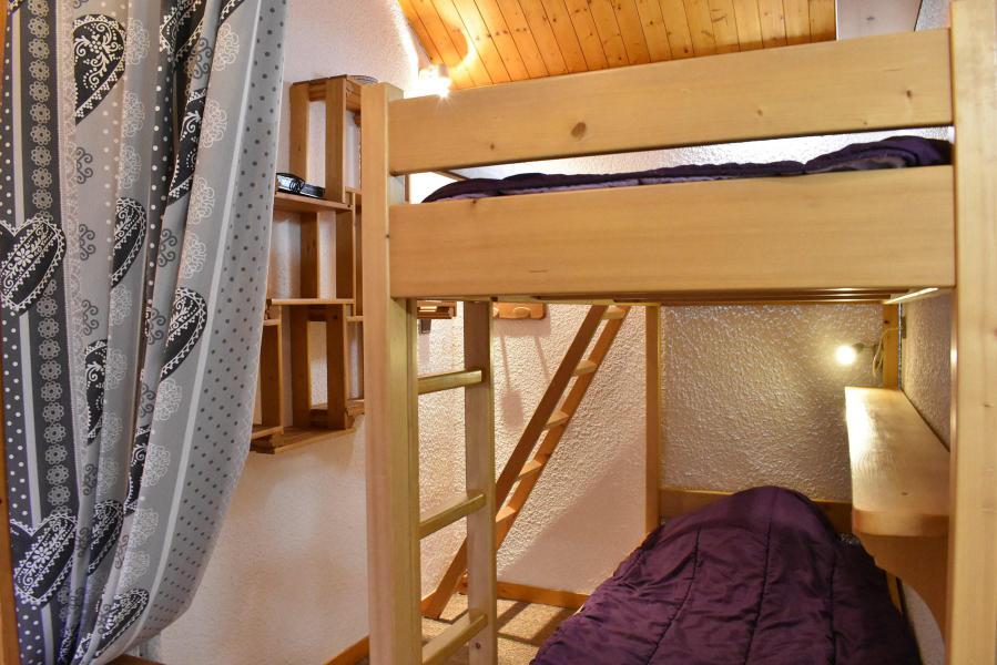 Rent in ski resort 3 room duplex apartment 6 people (031) - Résidence le Genèvrier - Méribel - Bunk beds