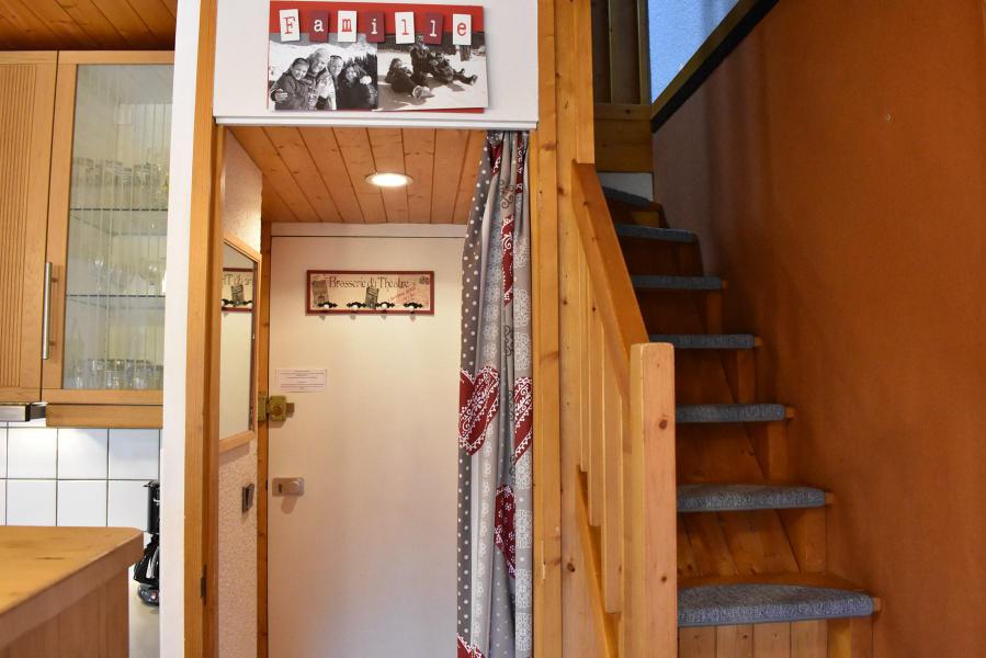 Location au ski Appartement duplex 3 pièces 6 personnes (031) - Résidence le Genèvrier - Méribel - Escalier
