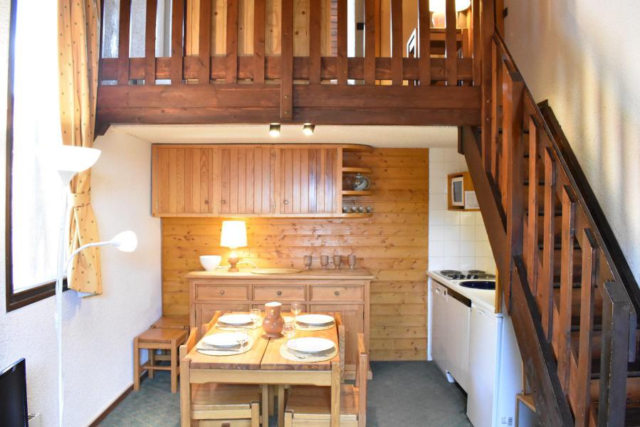 Rent in ski resort Studio mezzanine 4 people (A21) - Résidence le Pétaru - Méribel - Living room