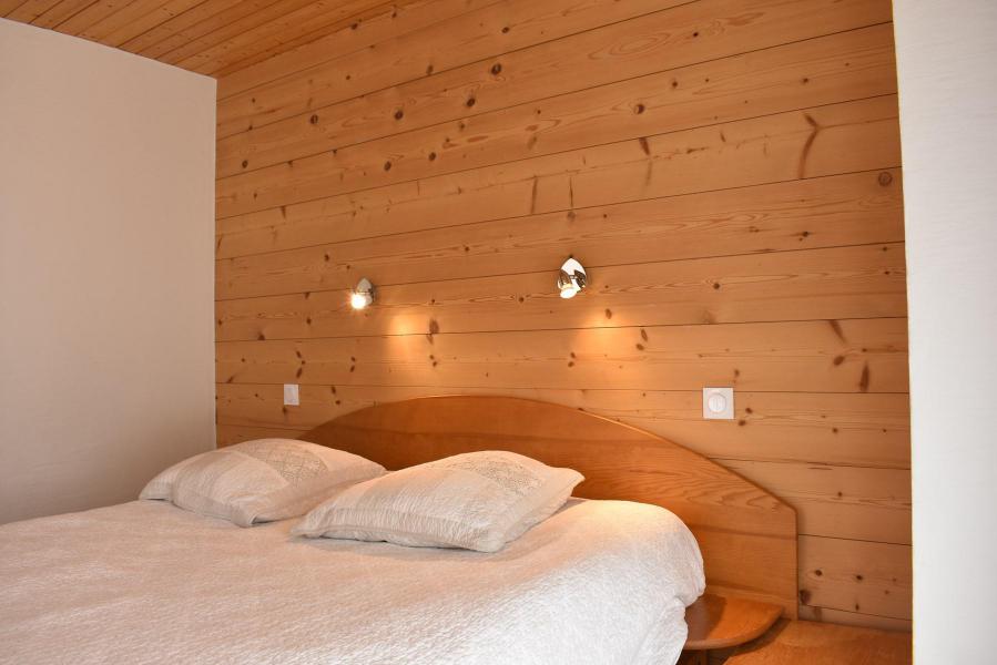 Rent in ski resort 4 room duplex apartment 8 people (1) - Résidence le Vallon - Méribel - Bedroom