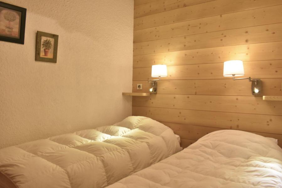 Rent in ski resort 2 room apartment 4 people (E7) - Résidence les Carlines - Méribel - Single bed