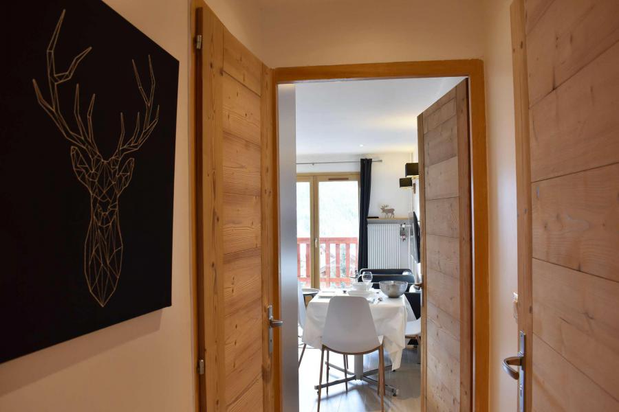 Rent in ski resort 2 room apartment 5 people (E17) - Résidence les Carlines - Méribel - Corridor