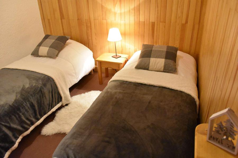 Rent in ski resort 2 room apartment 6 people (D9) - Résidence les Carlines - Méribel - Bedroom