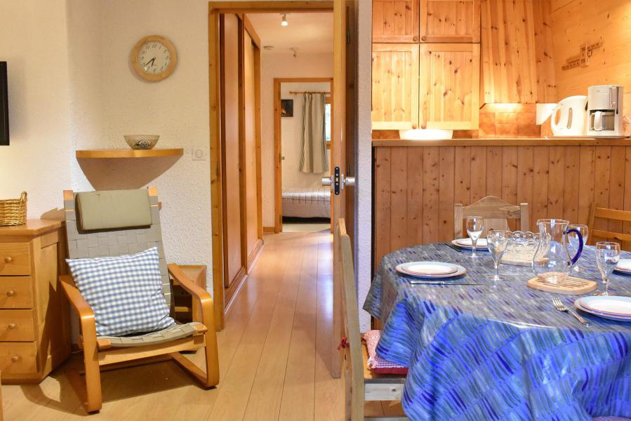 Rent in ski resort 3 room apartment 6 people (M1) - Résidence les Chandonnelles I - Méribel - Living room