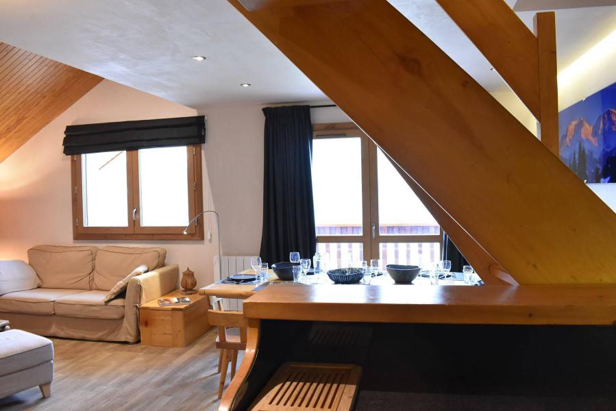 Ski verhuur Appartement 6 kamers 10 personen (30) - Résidence les Chandonnelles II - Méribel - Woonkamer