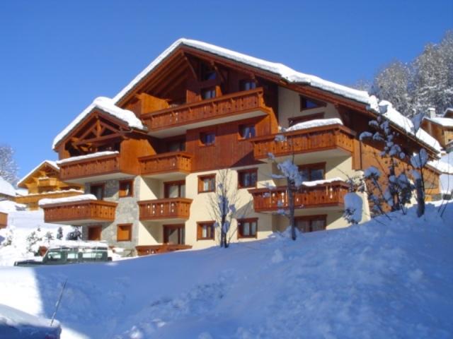 Rent in ski resort Résidence Les Fermes de Méribel E - Méribel - Winter outside