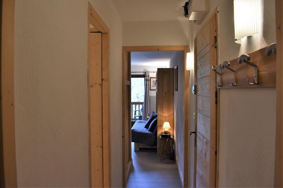 Rent in ski resort 2 room apartment 4 people (A16) - Résidence les Merisiers - Méribel - Corridor